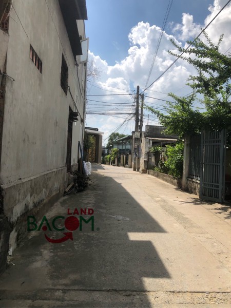 Bán nhanh căn nhà ngay P. Hố Nai, đường Nguyễn Aí Quốc vào chỉ 200m chỉ hơn 4ty