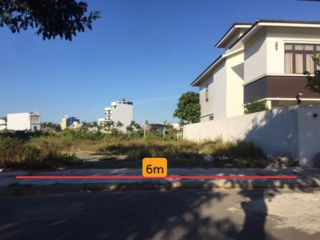 Bán đất mặt tiền Hùng Vương, giá bán 340 Triệu, sổ đỏ, chủ sập hầm nên cần bán nhanh. LH 0768470056