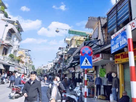 Mặt Phố Cổ Hàng Đào - Quận Hoàn Kiếm - Toà Nhà 8 Tầng Thang Máy - Doanh Thu 2.4 Tỷ/1 Năm.