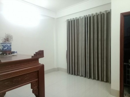 Bán gấp nhà Tu Hoàng, Bắc Từ Liêm, nhà mới, ô tô đỗ cửa, DT 45m2, 4 tầng giá 3.5 tỷ