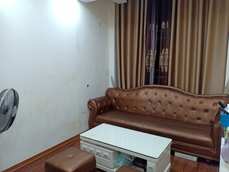 Bán nhà Phố Nguyễn Trãi, Quận Thanh Xuân, gần Royal, cách ô tô 10m, giá 2 tỷ 99.