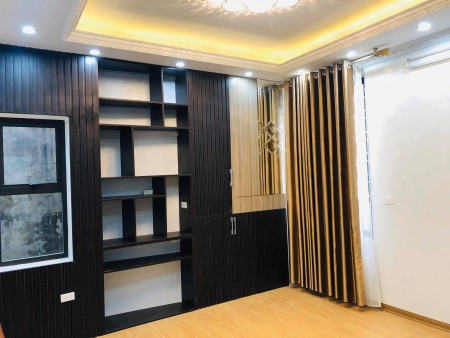 Cần bán nhà nguyên căn phố Nghĩa Tân dt 40m2, 5 tầng, giá 4,7 tỷ, còn mới đẹp