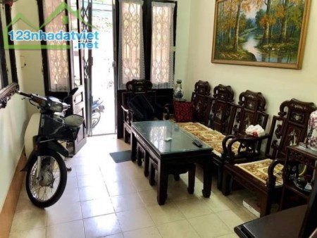 Bán nhà mặt ngõ Thịnh Quang, Đống Đa, dt 35m2, 5 tầng, giá 3,35 tỷ