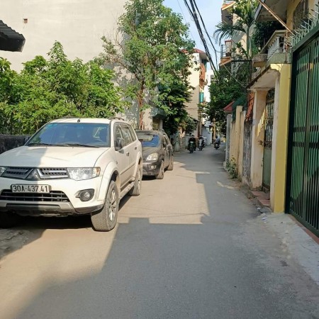 Bán nhà Lạc Long Quân dt 45m2 giá 4.75 tỷ thông 2 mặt Phố, ô tô 7 chỗ vào nhà.