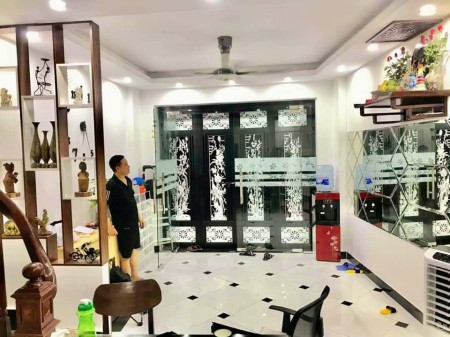 90m2, giá 6 tỷ Trương Định, vị trí kinh doanh sầm uất, ô tô đỗ cửa, khu dân cư đông đúc, sổ đỏ vuông vắn