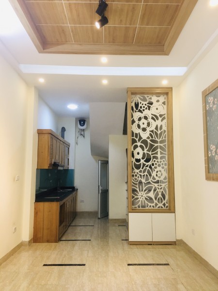 Bán nhà phố thịnh liệt 30m2 x 5 tầng sổ đỏ chính chủ ( nhà cách bến xe giáp bát 500m)