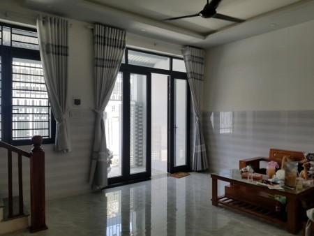 Nhà Hẻm xe hơi 4m đường Nguyễn Văn Đậu, Quận Bình Thạnh, 3 tầng, nở hậu