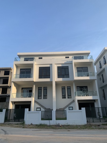 Chuyển nhượng căn biệt thự Monaco Hạ Long, giá bán 9 tỷ. lhcc