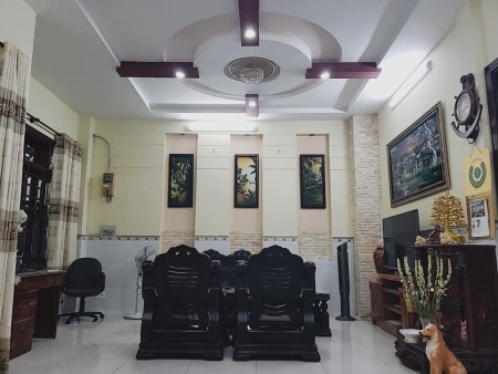 Cần bán gấp biệt thự đẳng cấp toàn gỗ câm xe - mặt tiền 9m chuẩn.