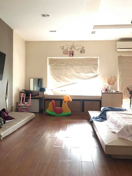 Bán nhà khu dân trí cao, gần chợ trung tâm phường, đường phố lớn, gara ô tô