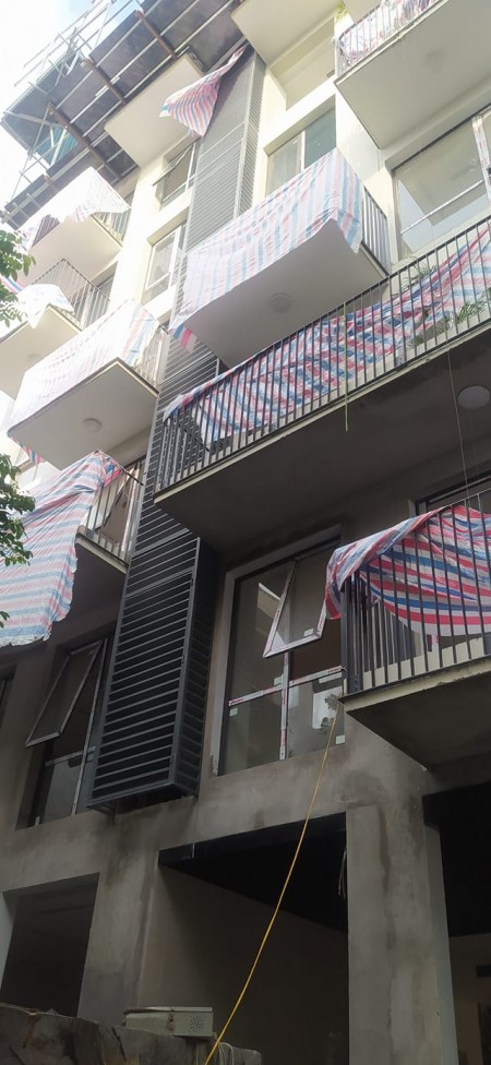 Bán toà nhà mới 9 tầng, kiến trúc đẹp, giá 76.6 tỷ, 100% chính chủ, view hồ, ô to lớn