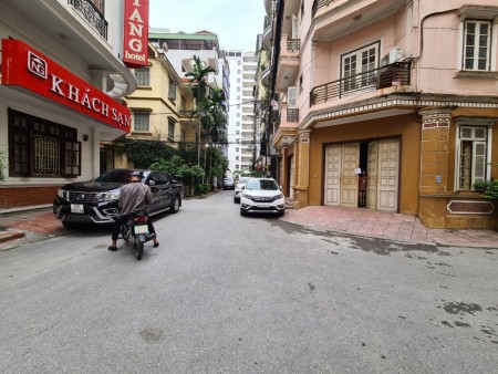 Cho thuê nhà nguyên căn Phố Đặng Thùy Trâm: DT40mx4T, MT4.6m, lô góc, giá 16tr