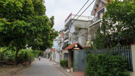 Chính chủ bán đất phân lô Thạch Bàn 120m2 vỉa hè, ôtô tránh hơn 5 tỷ