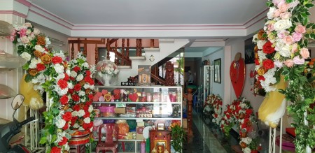 Bán nhà 3 tầng mặt tiền đường Trần Bình Trọng, p. Phước Tiến, tp. Nha Trang.