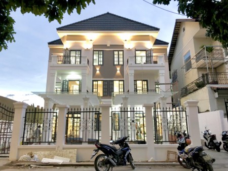 Chính chủ cần bán gấp Biệt thự Song Lập Nguyễn Văn Linh Quận 7 thông ra Nguyễn Thị Thập