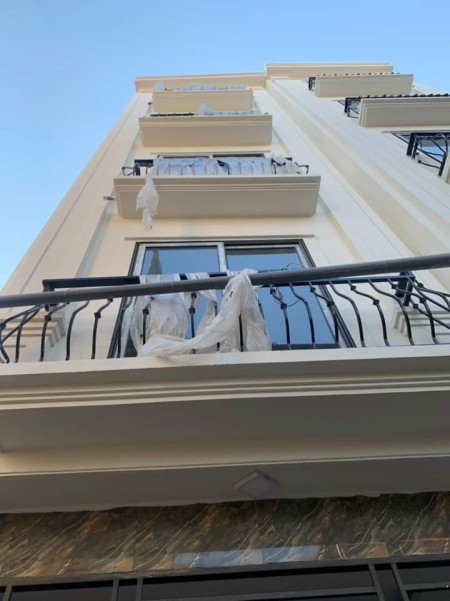 Với vị trí giao thông thuận tiện của đường Trần Phú, bàn gấp căn nhà siêu đẹp