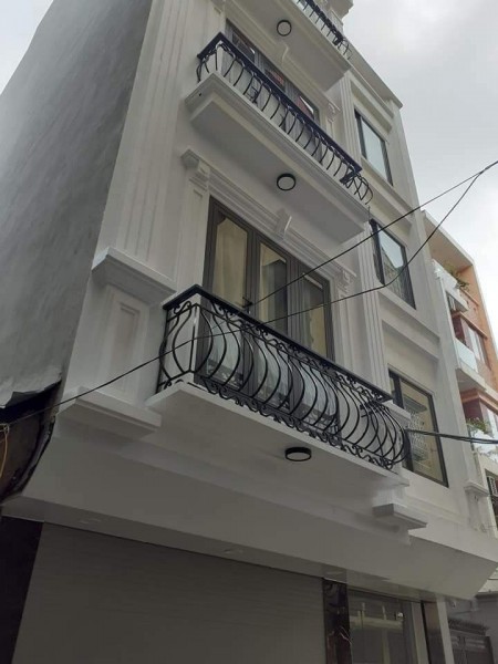 Bán nhà mới gần phố Nguyễn Văn Cừ, Long Biên, dt 35m2, 5 tầng giá 3.3 tỷ, lhcc