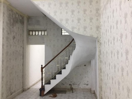 Bán đất tặng nhà giá hạt dẻ, gần phố, dt 65m2, giá 5 tỷ, Ngọc Khánh, Ba Đình