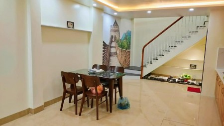 Bán nhà Mỹ Đình, tặng full nội thất, dt 37m2, 5 tầng, giá nhỉnh 3 tỷ, 5 tầng đúc