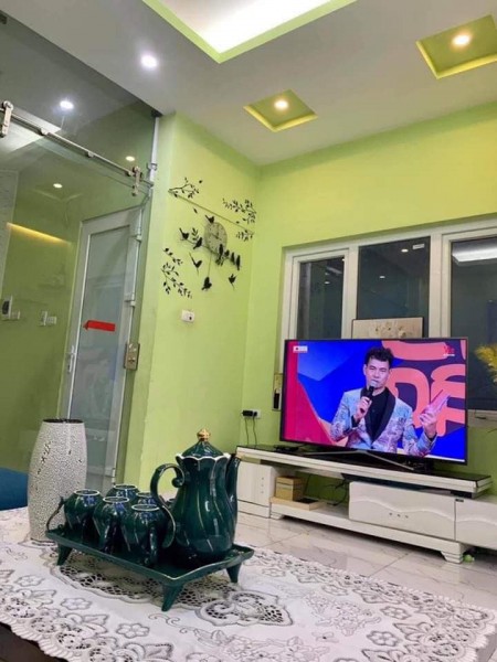 Chưa đến 75tr có ngay nhà 4 tầng, Hai Bà Trưng, dt 58m2,ô tô đỗ cửa, an ninh tuyệt đối