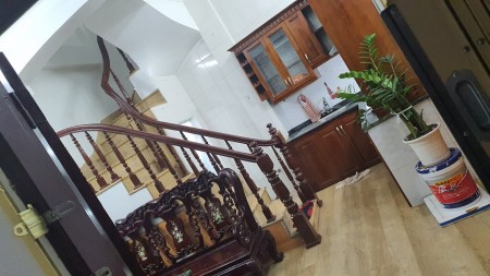 Chính chủ bán nhà Đường Láng 43m2 5tầng kinh doanh giá 5,2 tỷ.