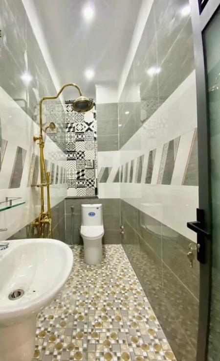 Nhà hẻm 146 Hoàng Quốc Việt thiết kế đẹp mắt thổ cư hoàn công 62m2 giá 2.59 tỷ