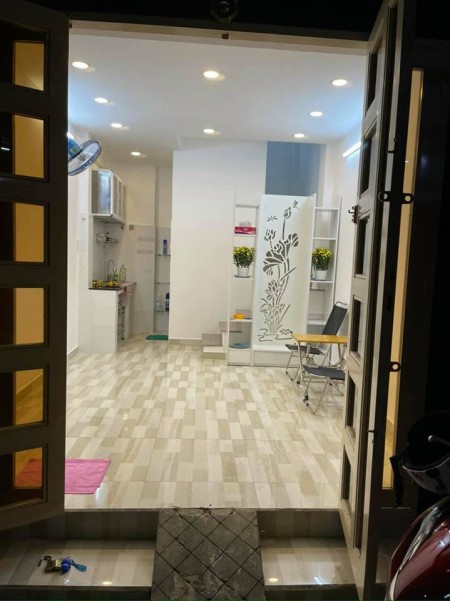 Bán nhà gấp Huỳnh Văn Bánh,nhà mới xách vali ở ngay, dt 3.2x5.5m, giá 2 ty650