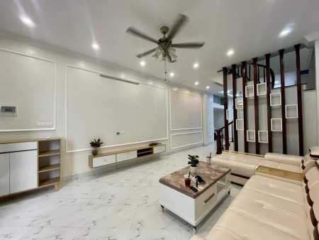 Chính chủ cần bán nhà Phương Mai, 4 tầng, 55m2, chỉ 5.85 tỷ, nhà đẹp như khách sạn 5 sao.