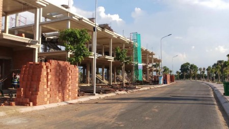 Cần bán gấp đất nền 100m2 . nhiều ưu đãi trong tháng 7, giá bán 2.7 tỷ, lhcc