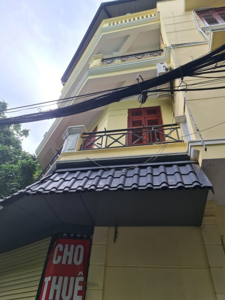 Cho thuê nhà làm văn phòng Phố Trần Quốc Hoàn,lô góc, ô tô đỗ cửa, DT70x4 tầng