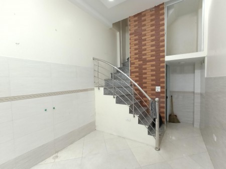 Vị trí Phương Mai, Lương Đình Của, 20m*5 tầng, ô tô đỗ cách 1 nhà, giá 2.1 tỷ