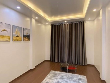 Hiếm, bán nhà Nhân Hòa, Thanh Xuân, 40mx5T, ba gác tránh, 10m Ô TÔ, full nội thất, 4 tỷ 2.