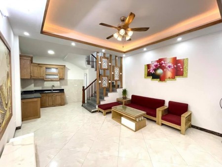 Bán nhà Tân Mai,đẹp ở ngay 4 tầng, 41m2 giá 3,15 tỷ, tặng nội thất