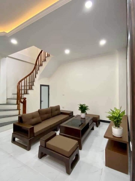 Bán nhà chia lô Trương Định, dt 40m2, 5 tầng đúc, giá 4 phòng ngủ đầy đủ tiện ích, chỉ 3.8 tỷ.