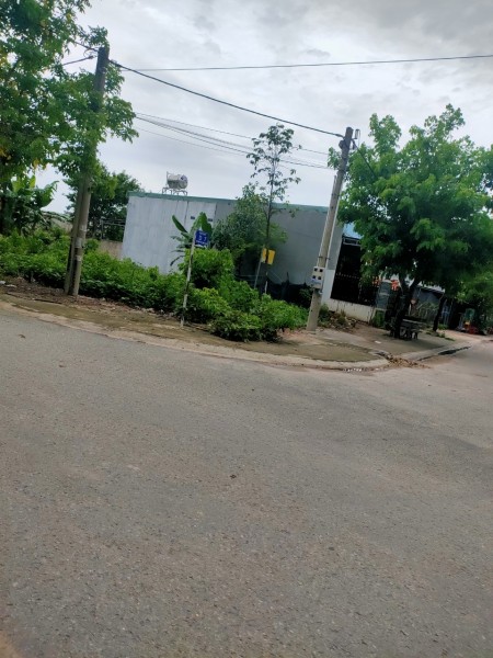 Bán nhanh lô đất đầu tư mt 100m2 giá rẻ 400 tr gần chợ Chánh Lưu, Bến Cát. Lh: 0973646647