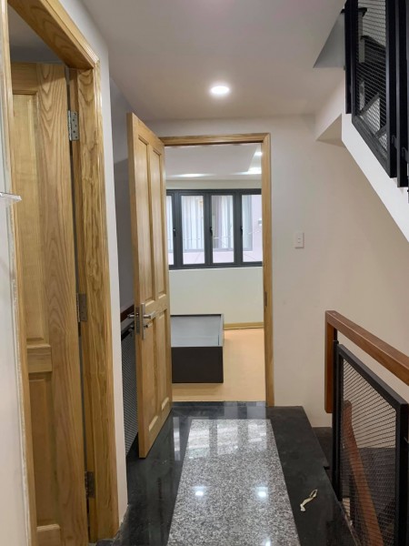 Bán gấp mặt tiền đường số 10,quận 7,P. Tân Quy, 65,8m2, 4 lầu, sân thượng ,lh 0989149953
