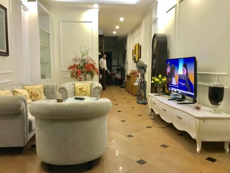 Nhà Hoàng Quốc Việt mặt ngõ oto tránh gara 7 chỗ 6 tầng thang máy giá 12 tỷ