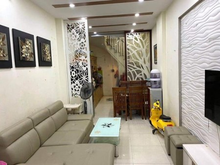Bán nhà Đại Từ nhà đẹp ở ngay, diện tích 36m2, 5 tầng đúc, nhỉnh 3 tỷ