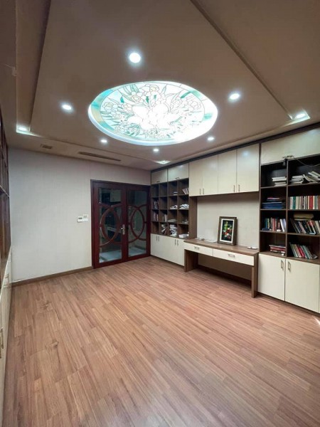 Cần bán nhà Xuân La, Quận Tây Hồ, morning đỗ cửa, thang máy, 7 tầng, giá 8.x tỷ
