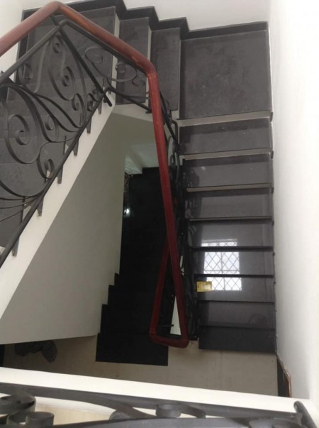 Cần bán gấp nhà khu dân cư cao cấp. xe hơi tránh hẻm thông tứ hướng, giá 3.9 tỷ