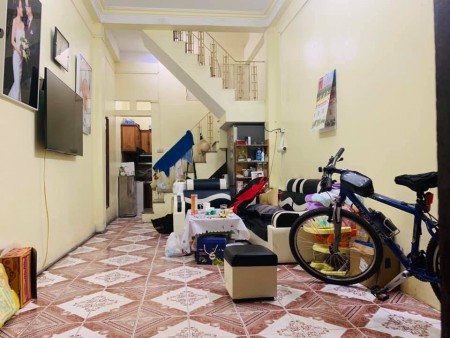 Chỉ 2.1 tỷ nhà 30m, 3 tầng sổ đỏ chính chủ, khu dân cư đông đúc Phố Vĩnh Hưng