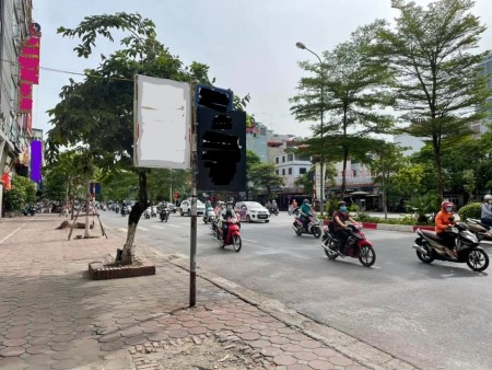 Bán Nhà Trần Thái Tông, CG, DT: 57m2. 7T, Thang Máy, ôtô vào nhà. Giá 13 tỷ7