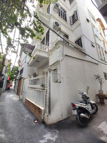 Bán nhà Âu Cơ diện tích 57m2, nhà xây 5 tầng mới koong, giá 6,3 tỷ.