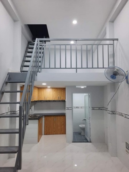 Nhà Giá Rẻ Lạc Long Quân, Tân Bình dt 21m2, 3 tầng thông giá chỉ 2.3 tỷ