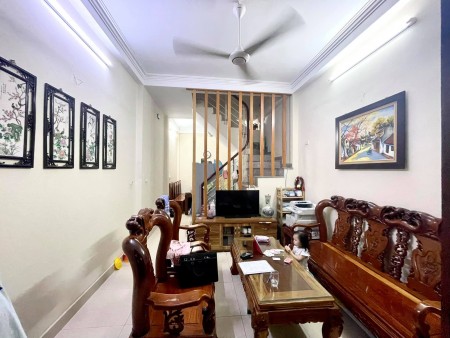Hồng Mai phân lô nhà đẹp oto dt 40m2, 3 tầng mặt tiền 3.6m, lhcc