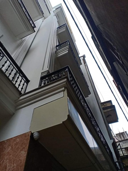 Siêu phẩm Lạc Long Quân, nội thất cực xịn, dt 31m2, với giá hấp dẫn giá 3.85 tỷ