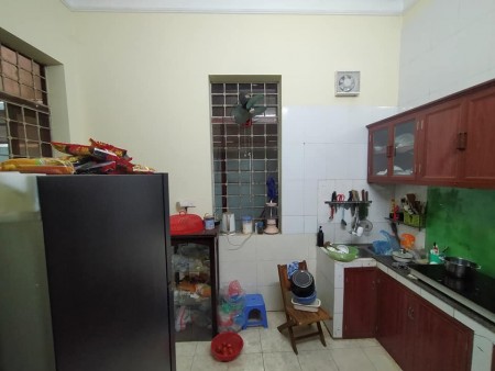Bán nhà ngõ 89 Lạc Long Quân, dt 62m2, 3 tầng, có sân vườn, gần ô tô chào 3.9 tỷ