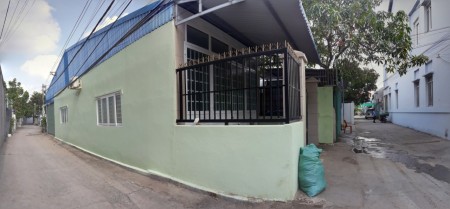 Bán gấp nhà cấp 4, 2 mt, dt 100m2, phường Tân Phong, giảm giá ngay 250 triệu