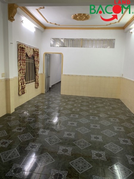 Nhà gác đúc 133m2 SHR full thổ, đường 2ôtô gần UBND Bình Đa,Giá 4 tỷ