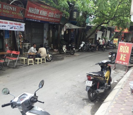 Nhỉnh 4 tỷ, dt 36m2, 5 tầng, mt 5.2, 3 pn, lô góc Trần Hữu Tước, ô tô, 10m ra phố